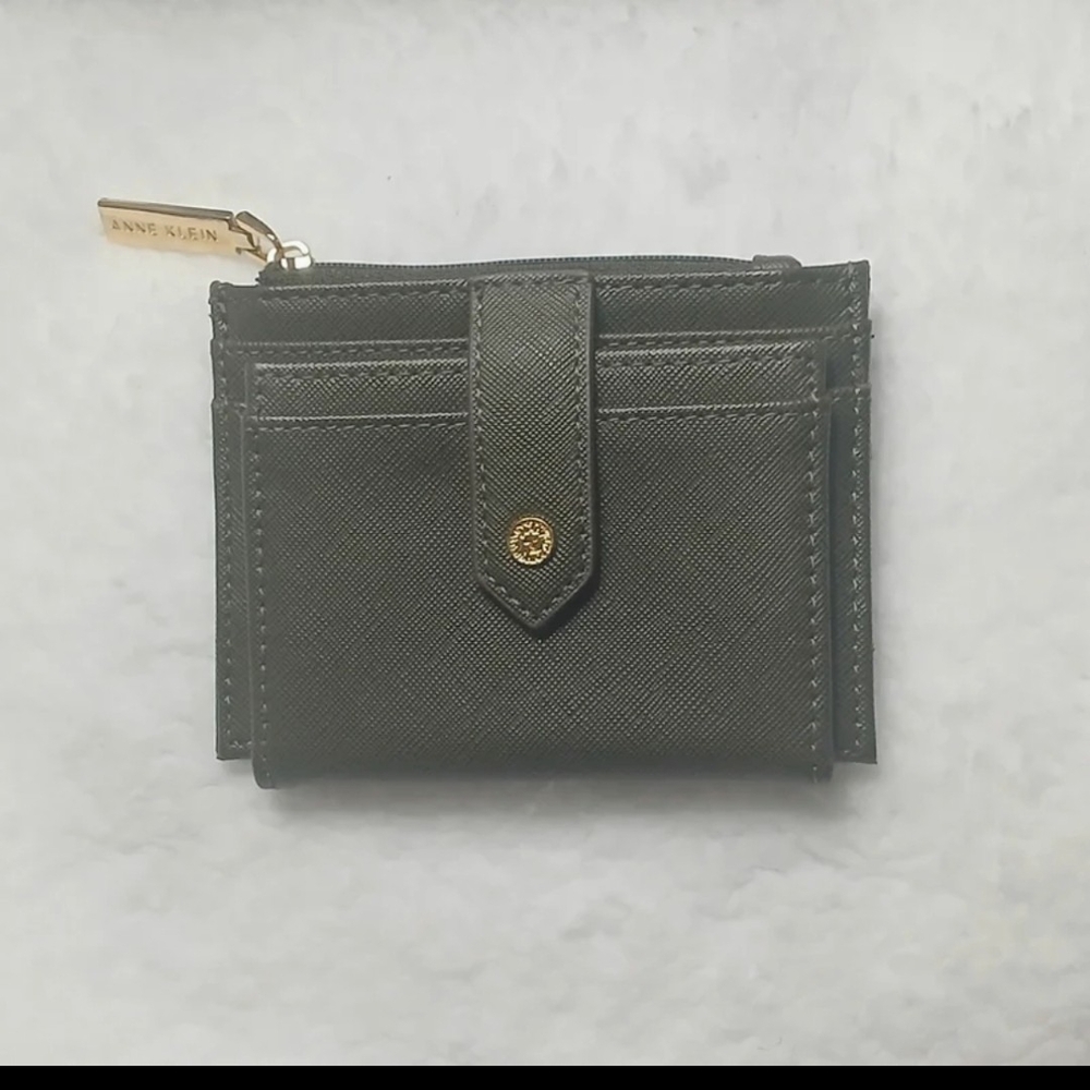 NWOT Anne Klein Wallet ID Holder in olive/green.